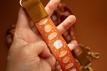 Load image into Gallery viewer, Bread Little Lanyard